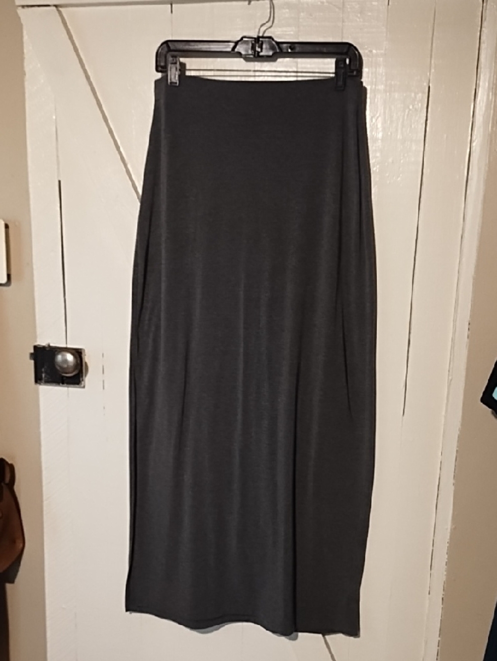 Old Navy Dark Gray Maxi Skirt EUC Medium, Side Slit, Elastic Waist.